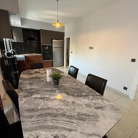 Apartamento 2 Bedrooms Luxury Flat Close To The In *