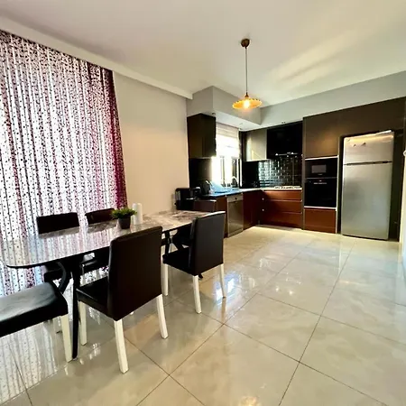 2 Bedrooms Luxury Flat Close To The In *